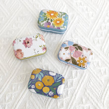 Load image into Gallery viewer, Small Magnetic Needle Case, Floral
