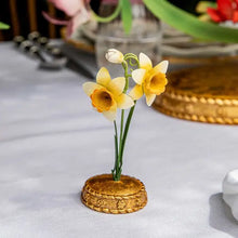 Load image into Gallery viewer, Meadow Walk Daffodil Place Card Holder
