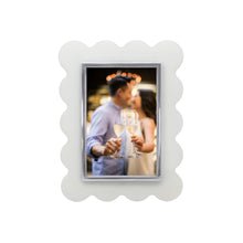 Load image into Gallery viewer, Mod White Acrylic Scallop 4x6 Frame
