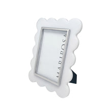 Load image into Gallery viewer, Mod White Acrylic Scallop 4x6 Frame
