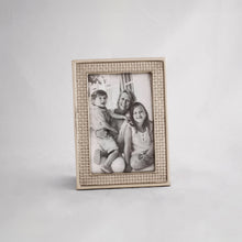 Load image into Gallery viewer, SIERRA MODERN Tiffany 4 x 6 Frame, Gold
