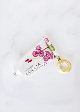 Load image into Gallery viewer, Essential Luxuries Handcreme Key
