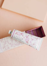 Load image into Gallery viewer, Relax Shae Butter Handcreme
