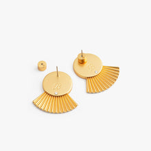 Load image into Gallery viewer, August Cay Stud Earring
