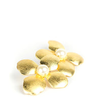 Load image into Gallery viewer, Maggie Earring, Pearl
