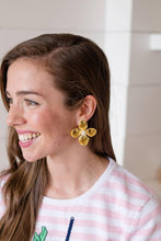 Load image into Gallery viewer, Maggie Earring, Pearl
