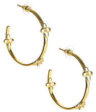 Load image into Gallery viewer, Maggie Hoop Earring, Pearl
