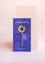 Load image into Gallery viewer, Essential Luxuries Handcreme Key
