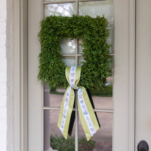 Load image into Gallery viewer, Square Boxwood Wreath, 18"
