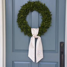 Load image into Gallery viewer, Round Boxwood Wreath, 24"
