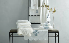 Load image into Gallery viewer, Cairo Scallop Guest Towel, White
