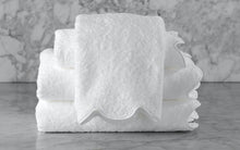 Load image into Gallery viewer, Cairo Scallop Guest Towel, White
