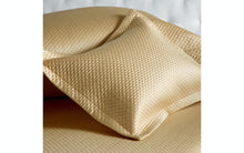 Load image into Gallery viewer, Alba Full/Queen Quilt, Pool
