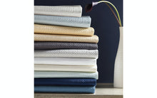 Load image into Gallery viewer, Alba Full/Queen Quilt, Pool
