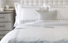 Load image into Gallery viewer, Gordian Knot King Flat Sheet | Cream
