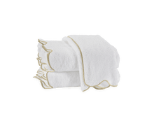 Load image into Gallery viewer, Cairo Scallop Guest Towel, Sand
