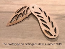 Load image into Gallery viewer, Hand-Cut Automatic Knife, 3.5&quot;
