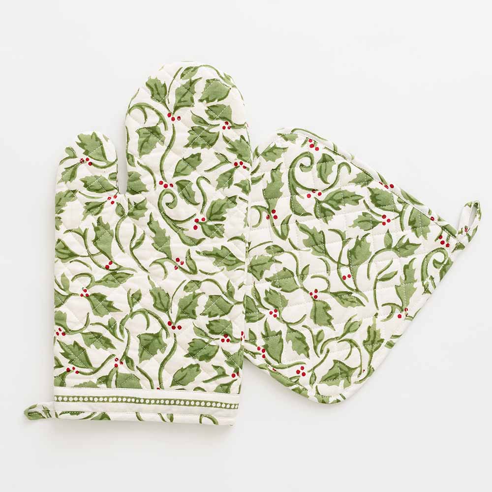 Holly Berry Oven Mitt Set