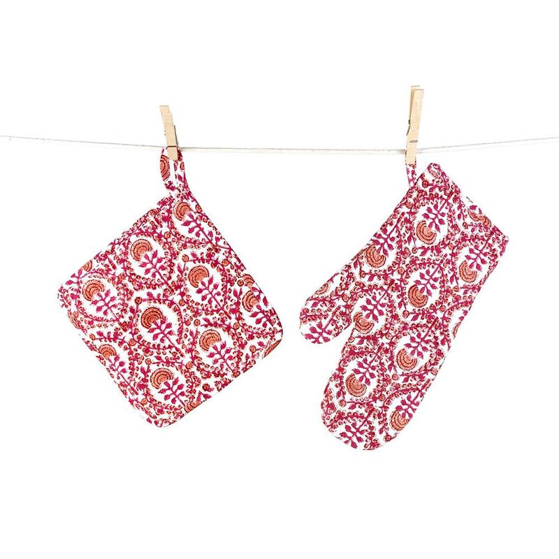 Caroline Red Oven Mitt Set
