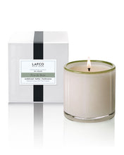 Load image into Gallery viewer, Signature 15.5 oz Ski House Candle, Feu De Bois
