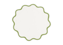 Load image into Gallery viewer, Scallop Edge Grass Circle Placemat, Set of 4
