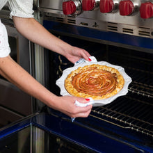 Load image into Gallery viewer, Berry &amp; Thread Whitewash Pie/Quiche Dish
